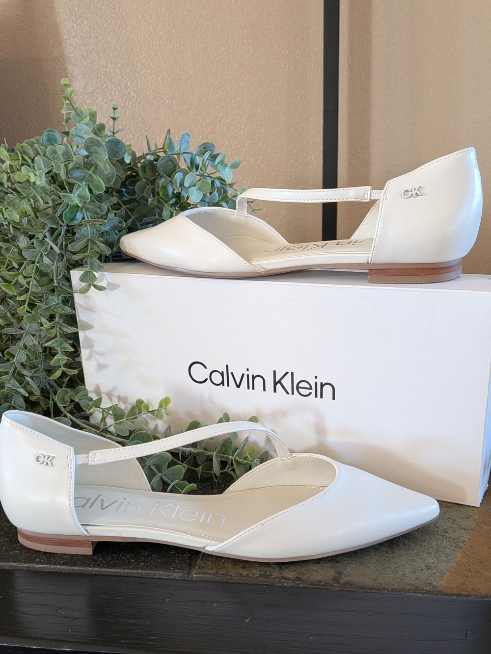 NWT! Calvin Klein Women's Ivory Pointed Toe Slip On Flats Size 8
